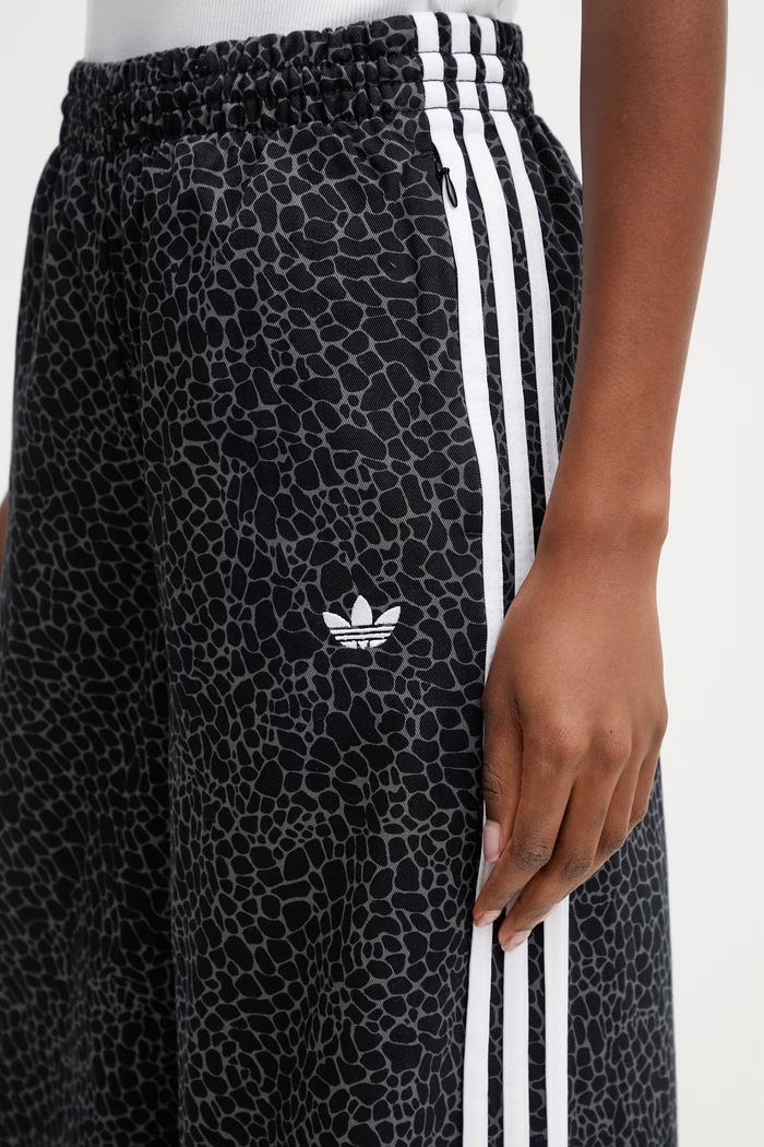Βαμβακερό παντελόνι adidas Originals μαύρο KD2816