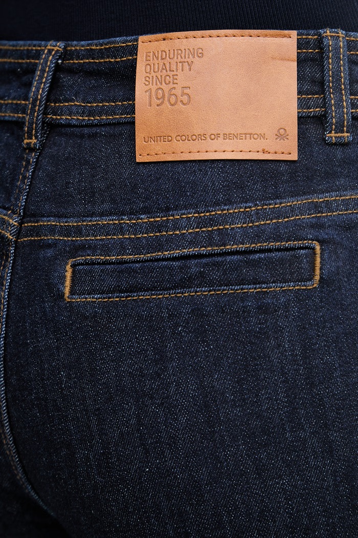 United Colors of Benetton jeansy flare damskie granatowy 4S90DF0AX
