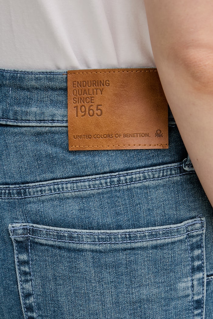 United Colors of Benetton jeansy bootcut damskie niebieski 4VNZDF0AR