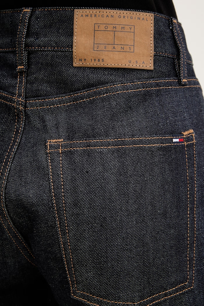 Tommy Jeans jeansy relaxed fit damskie DW0DW22405 granatowy