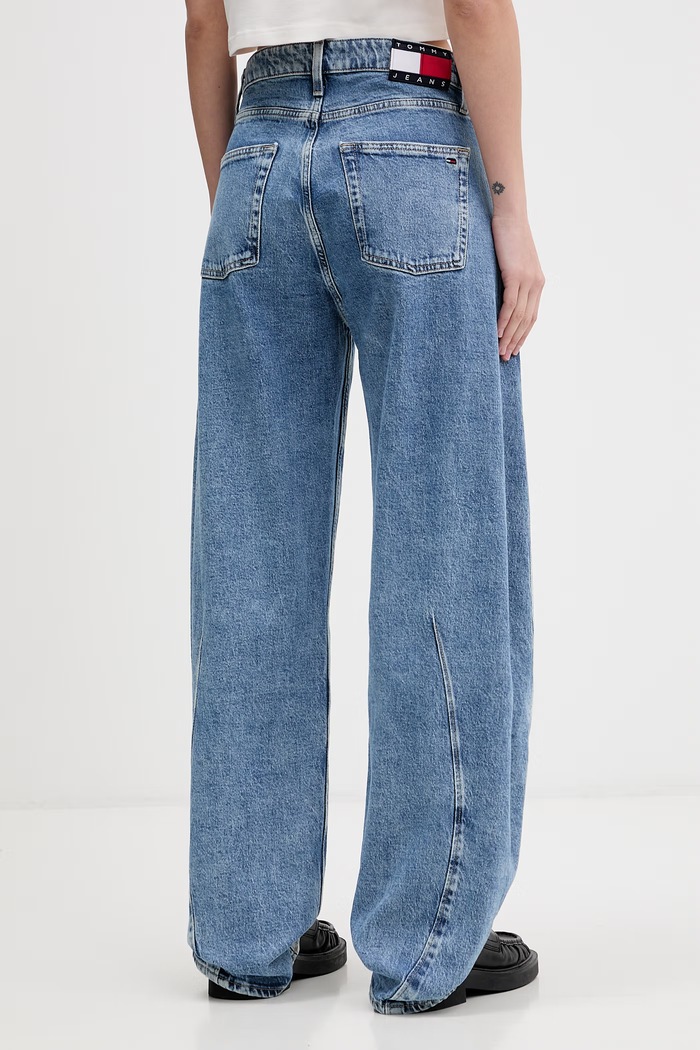 Odzież Tommy Jeans jeansy barrel damskie DW0DW22676 niebieski