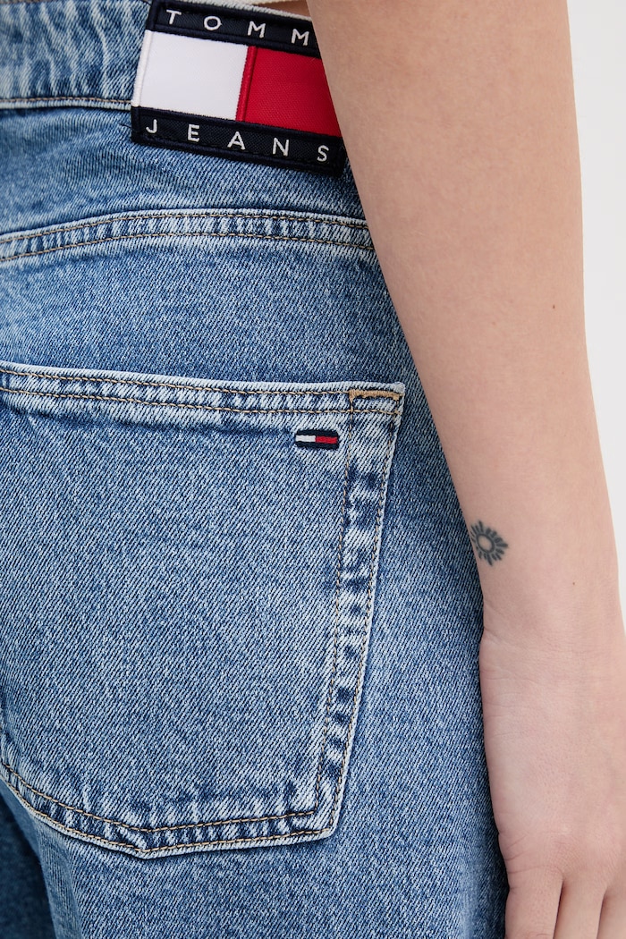 Tommy Jeans jeansy barrel damskie niebieski DW0DW22676