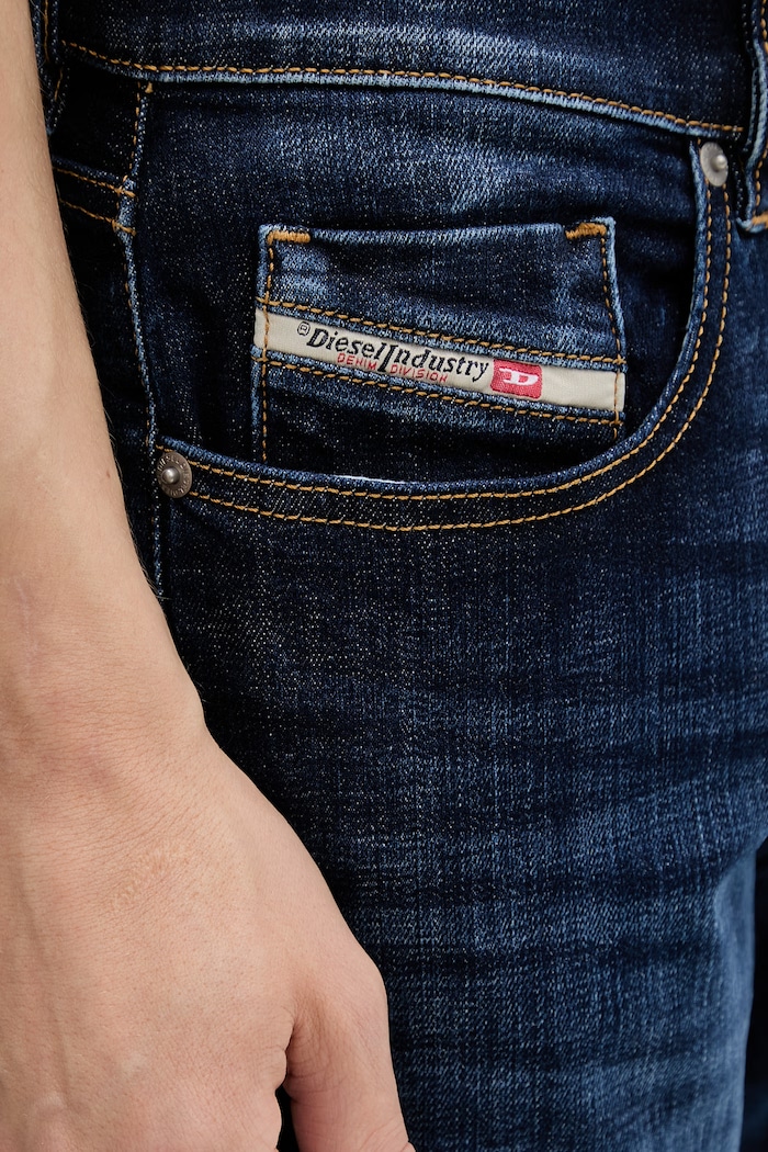 Diesel rifle slim fit pánske 2019 D-STRUKT L.32 tmavomodrá A03558.09L61