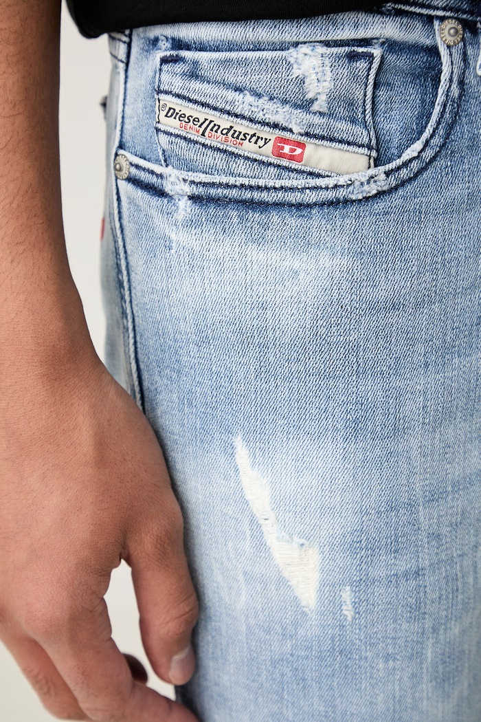 Diesel jeansy skinny męskie 1979 SLEENKER L.32 niebieski A03594.09P02