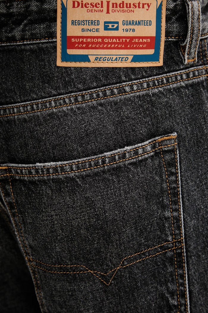 Diesel blugi relaxed fit pentru bărbați D-RISEL L.32 gri A06370.007DN