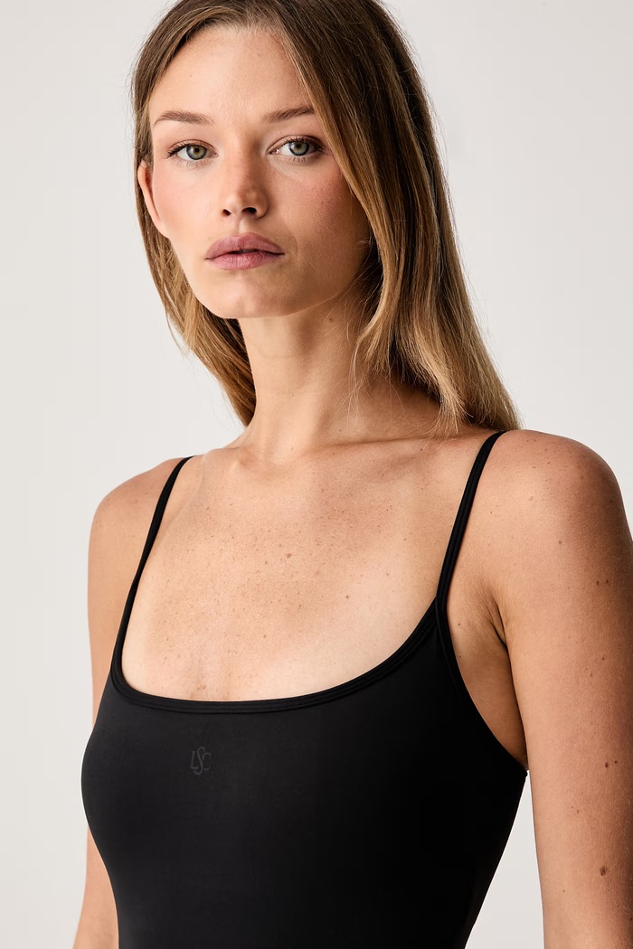Le Privé kombinezon damski SHORT COMFORT JUMPSUIT czarny LP00708