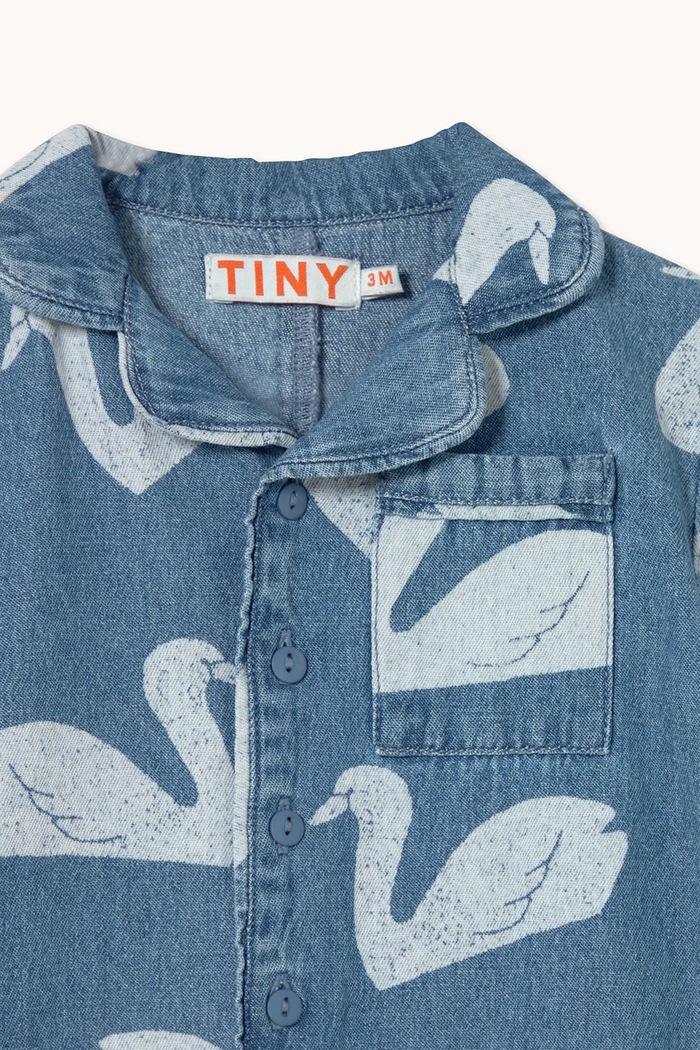 DÍVKA Kojenecký džínový overal Tinycottons BIG SWANS BABY ONE-PIECE SS26.326 modrá