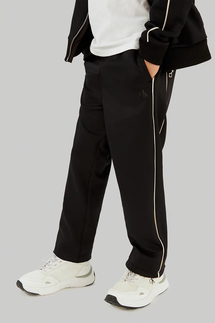Dečki Otroški spodnji del trenirke Calvin Klein Jeans IB0IB02606.128.176.PPY2 črna