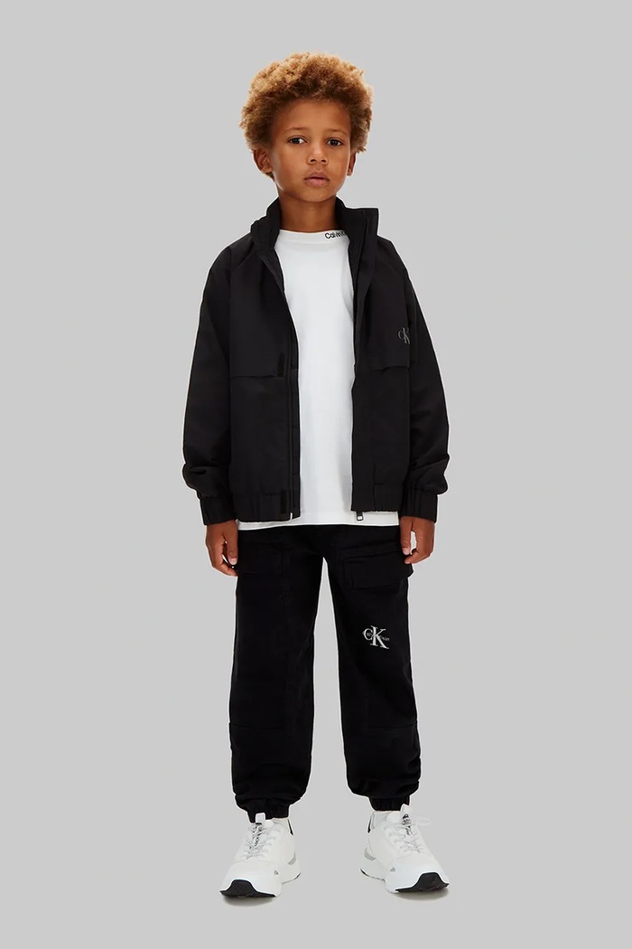 Chłopiec Calvin Klein Jeans spodnie dresowe dziecięce bawełniane LVCKSJC33B.128.176.PPY2 czarny