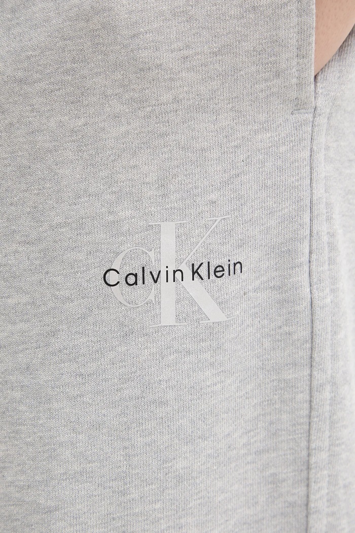 Спортен панталон Calvin Klein Jeans сив LV047E826G