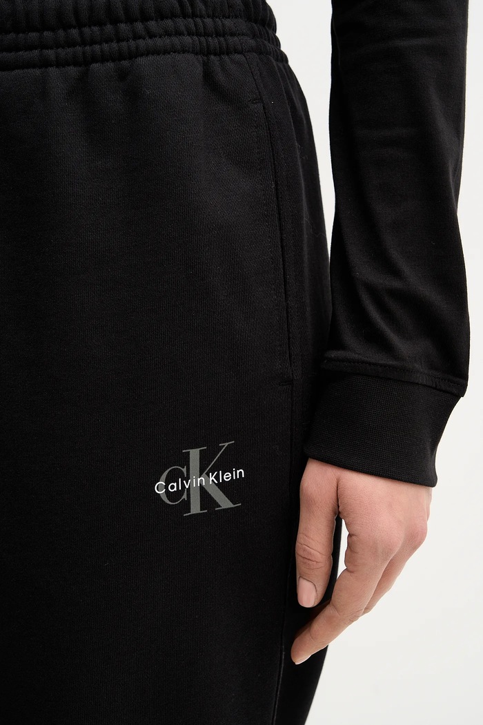 Calvin Klein Jeans melegítőnadrág fekete LV047E826G