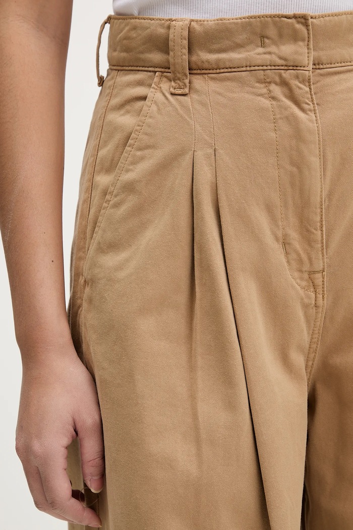 Βαμβακερό παντελόνι Tommy Jeans πράσινο DW0DW22634