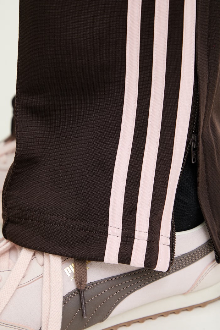 adidas Originals spodnie dresowe damskie Firebird Classic brązowy KC6563