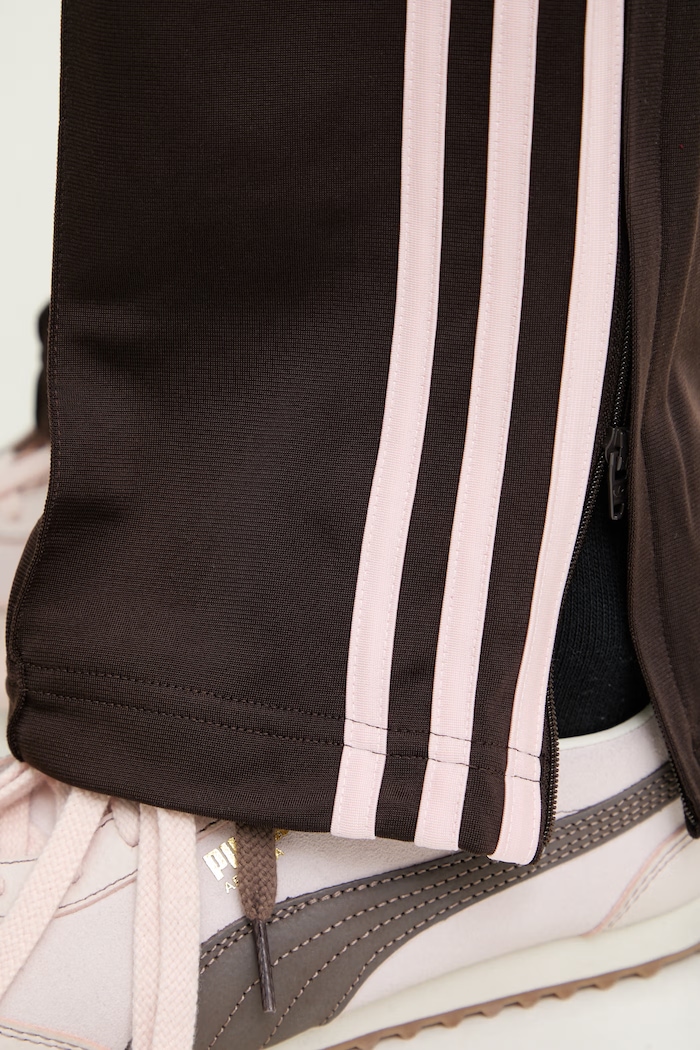 adidas Originals spodnie dresowe damskie Firebird Classic brązowy KC6563