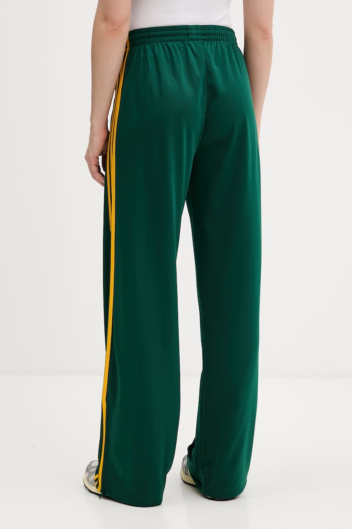 Ρούχα adidas Originals παντελόνι επίσημο γυναικείο Firebird KG3707 πράσινο