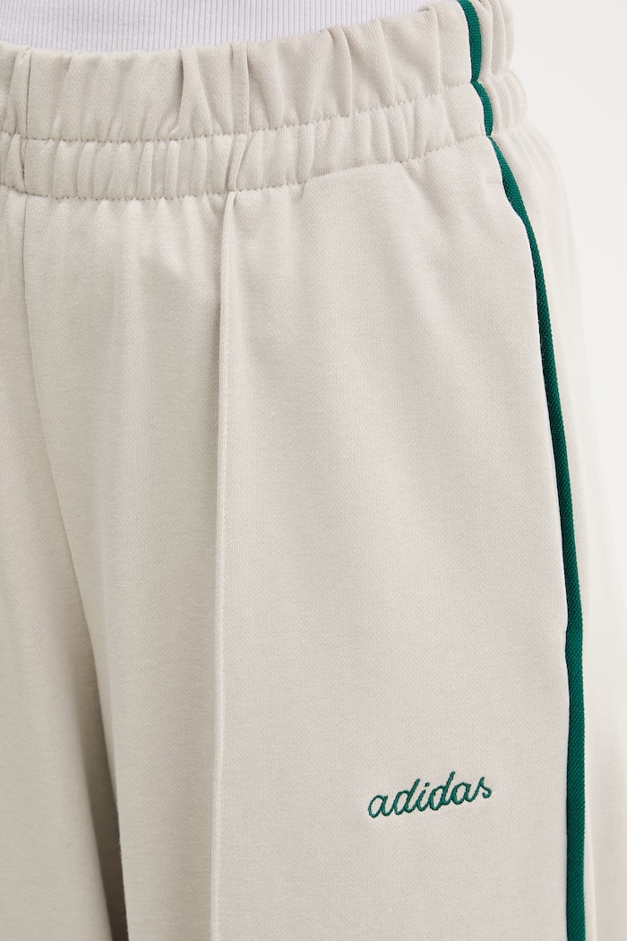 adidas spodnie dresowe Essentials Colourpop beżowy JZ0192