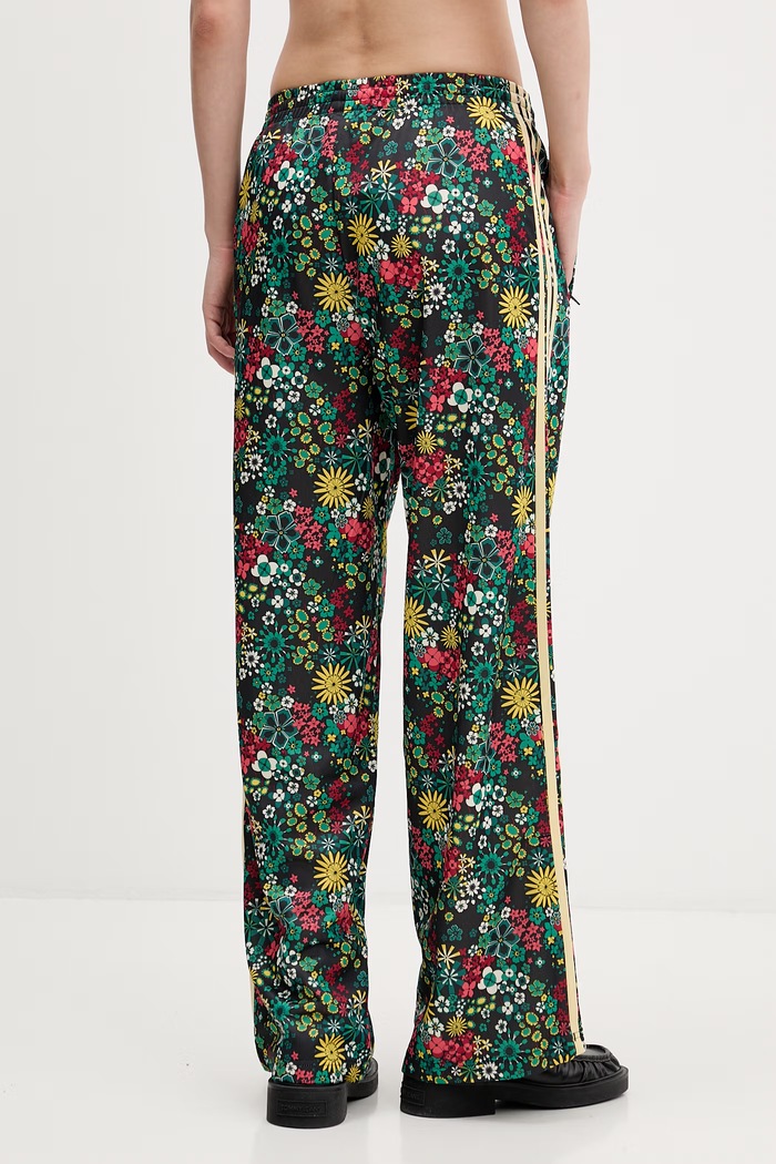 Îmbrăcăminte adidas Originals pantaloni de trening adidas x Liberty KD5561 negru