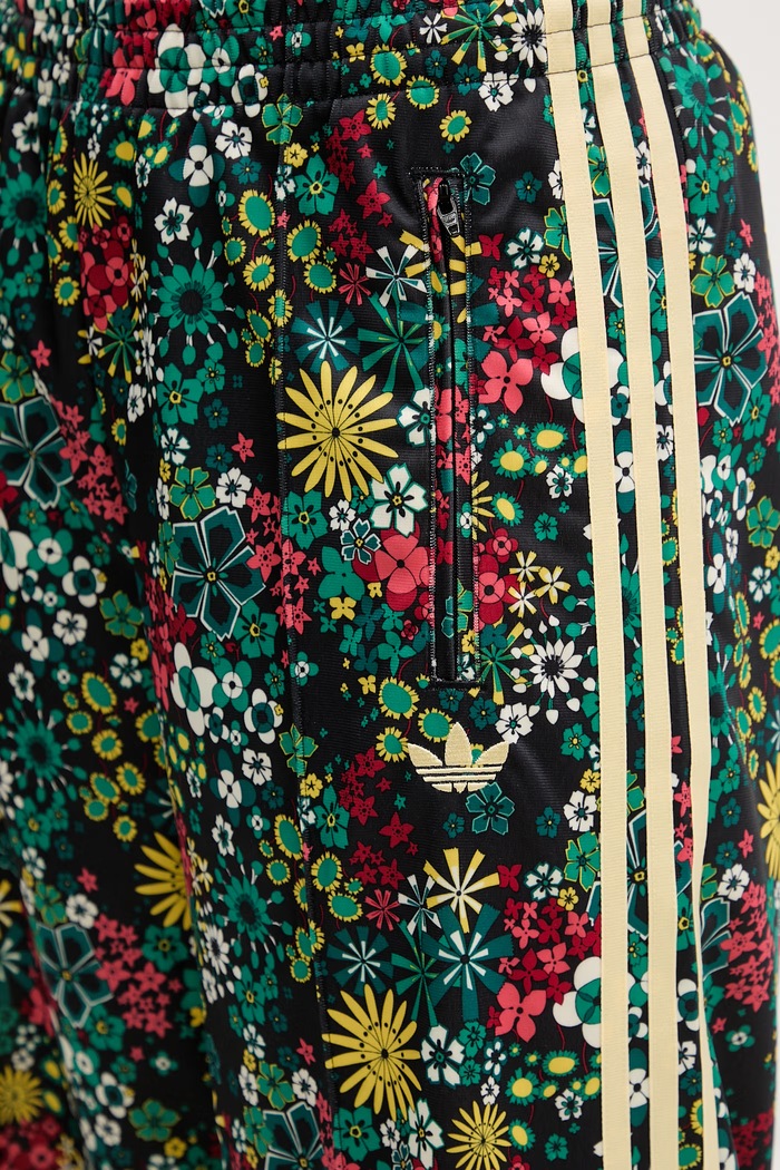 adidas Originals pantaloni de trening adidas x Liberty negru KD5561