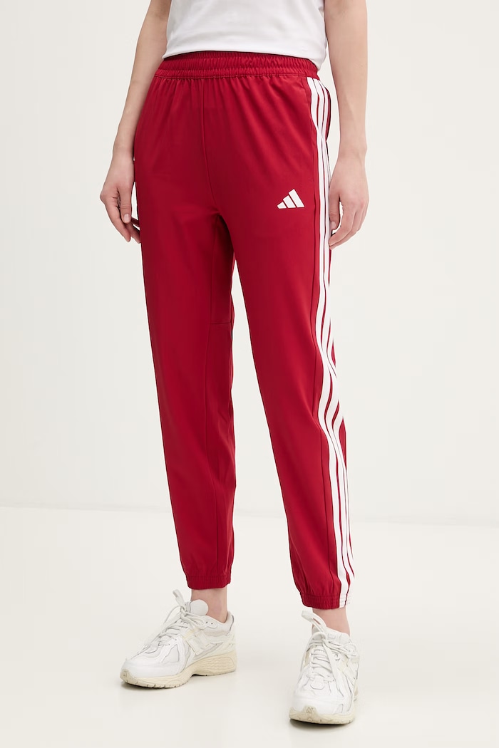 Tepláky adidas Performance nášivka červená KF8554