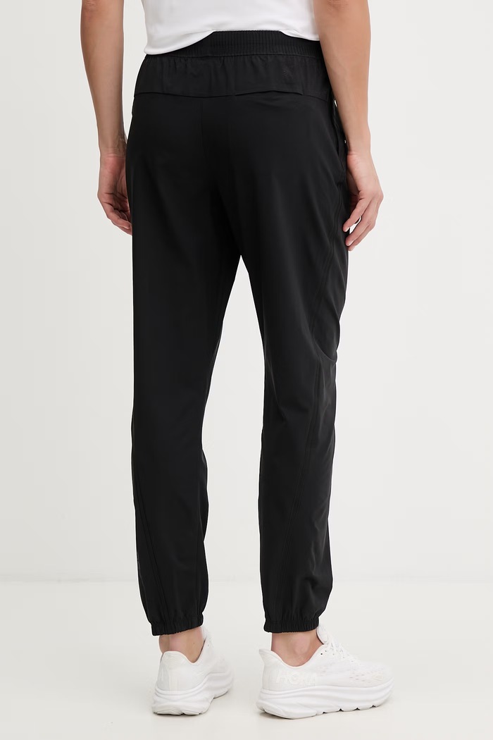 Îmbrăcăminte On pantaloni de trening pentru femei Focus 1WF10380553 negru