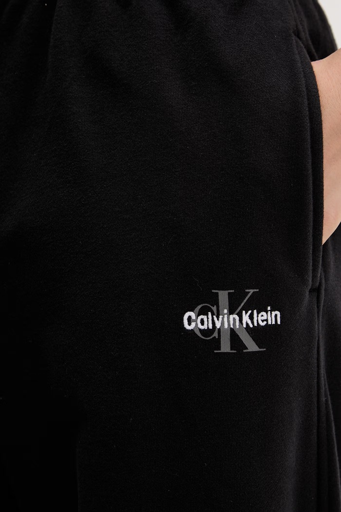 Calvin Klein Underwear teplákové nohavice dámske čierna LV00QS7651