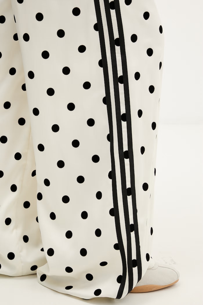 adidas Originals spodnie dresowe damskie beżowy KV1168