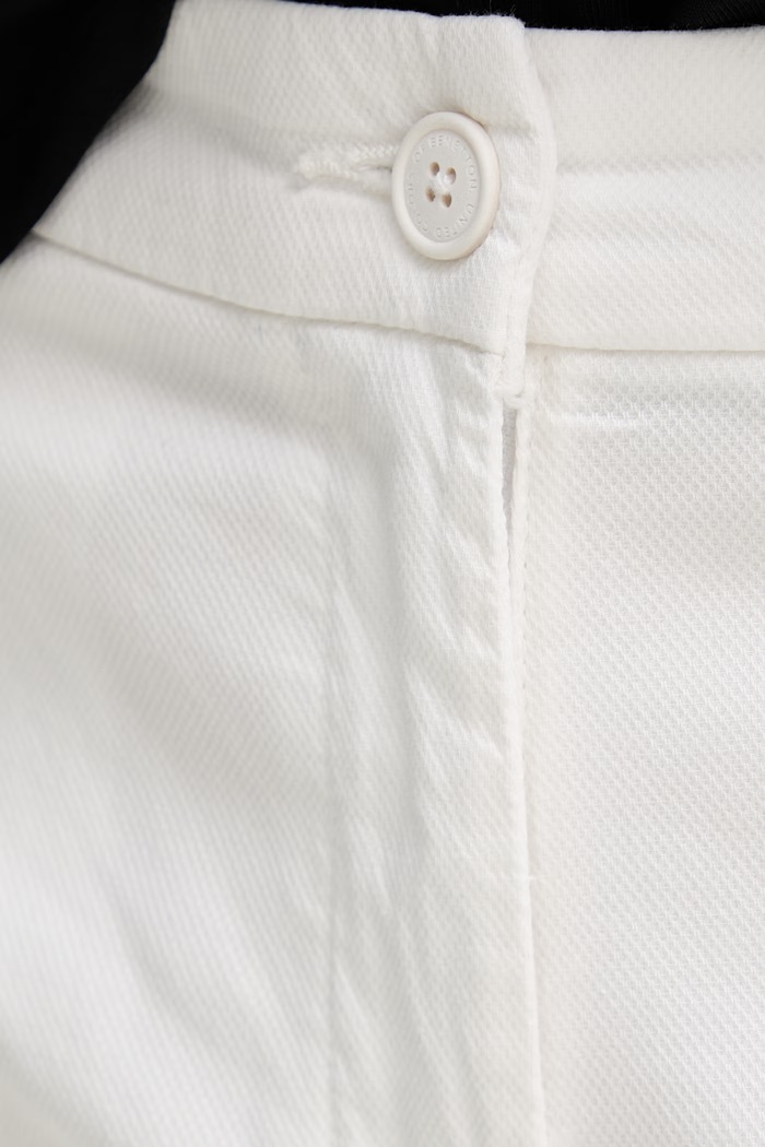 United Colors of Benetton nohavice dámske bavlnené s elastanom biela 4CDRDF0AV