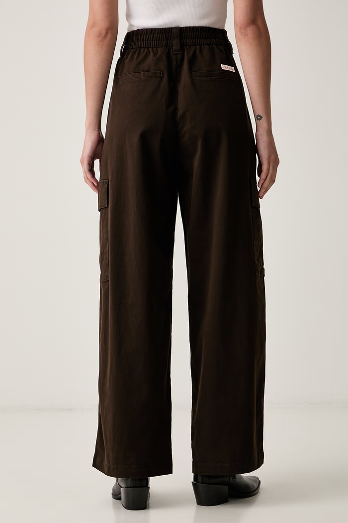 Odzież Calvin Klein Jeans spodnie damskie z bawełną LV047F623G brązowy