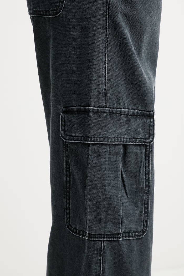 Levi's spodnie damskie bawełniane SUPERLOW LOOSE CARGO ND czarny 005FX.0002