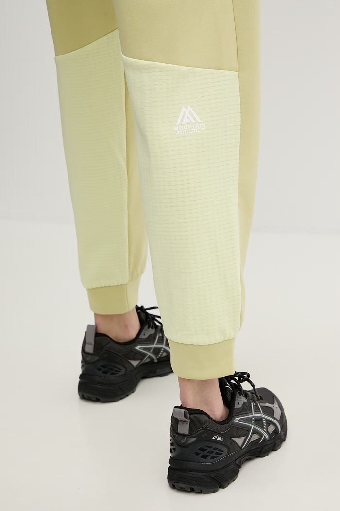 Tepláky The North Face MOUNTAIN ATHLETICS žltá NF0A8DXYG731