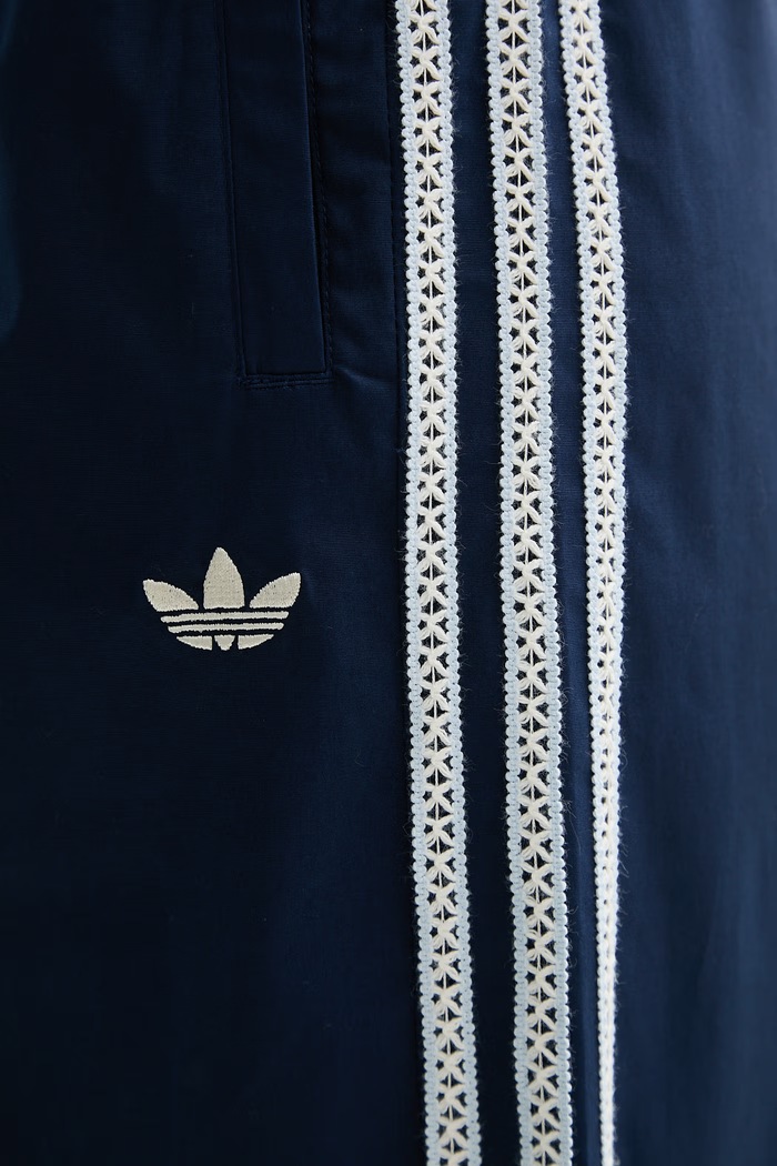 adidas Originals spodnie straight damskie bawełniane z elastanem granatowy KY3174