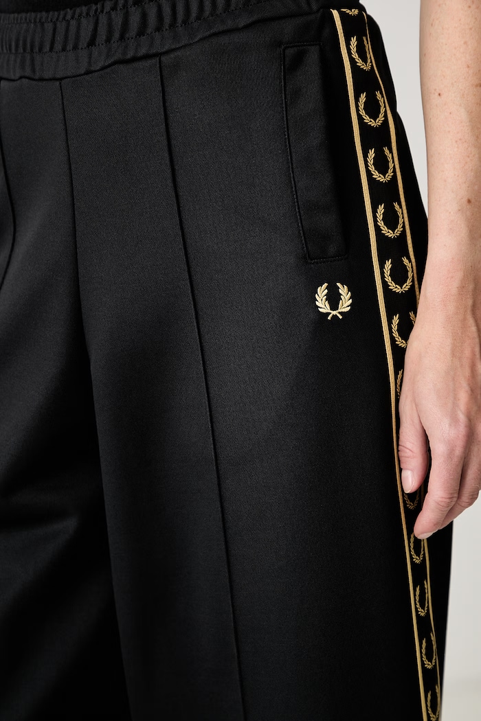 Fred Perry spodnie dresowe damskie czarny T2106
