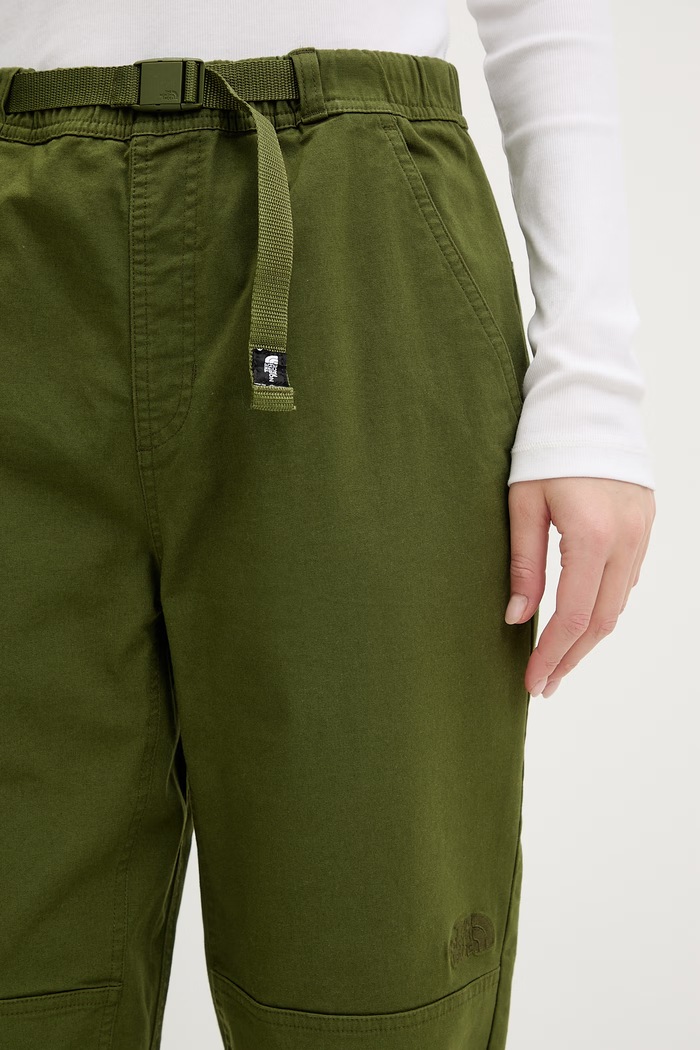 The North Face trekingové nohavice dámske s bavlnou BETA UTILITY BELTED zelená NF0A8B61BRI1
