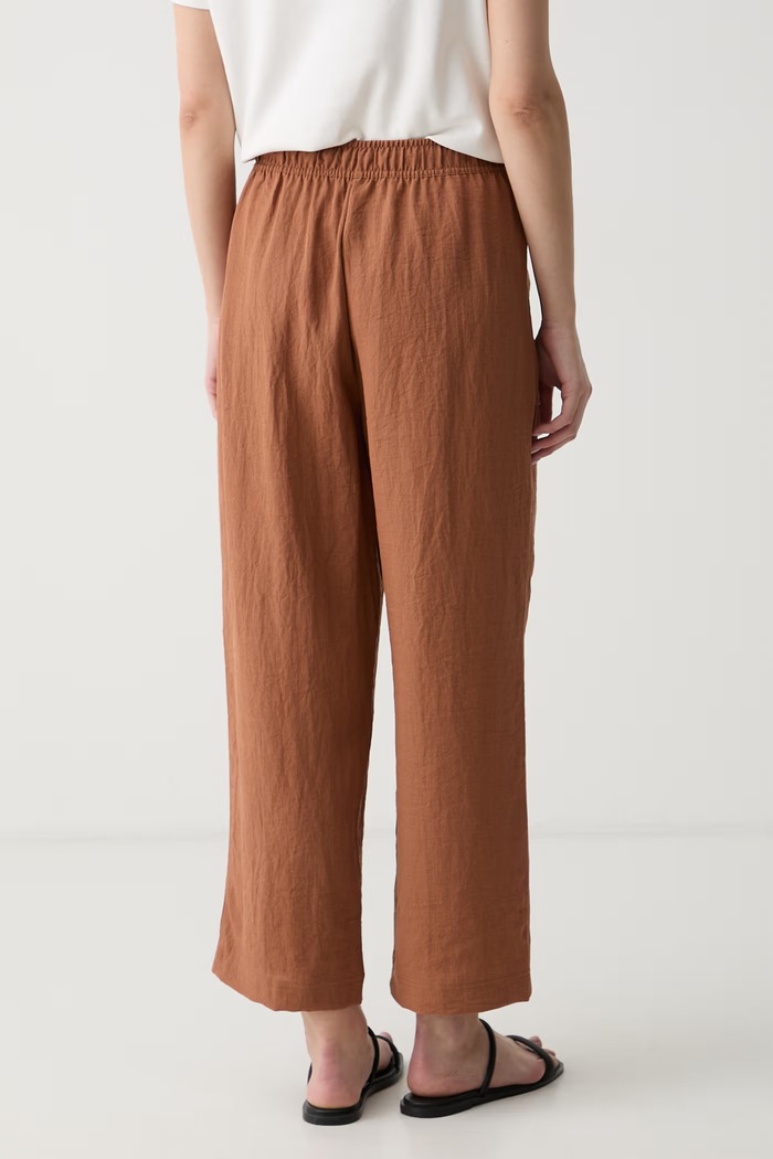 Oblačila United Colors of Benetton ravne hlače ženske z viskozo 4O42DF0BP rjava