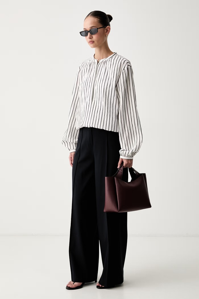 DKNY spodnie garniturowe damskie UK5P7780 granatowy SS26