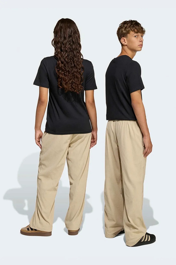 Chłopiec adidas Originals spodnie dresowe dziecięce KC7040 beżowy