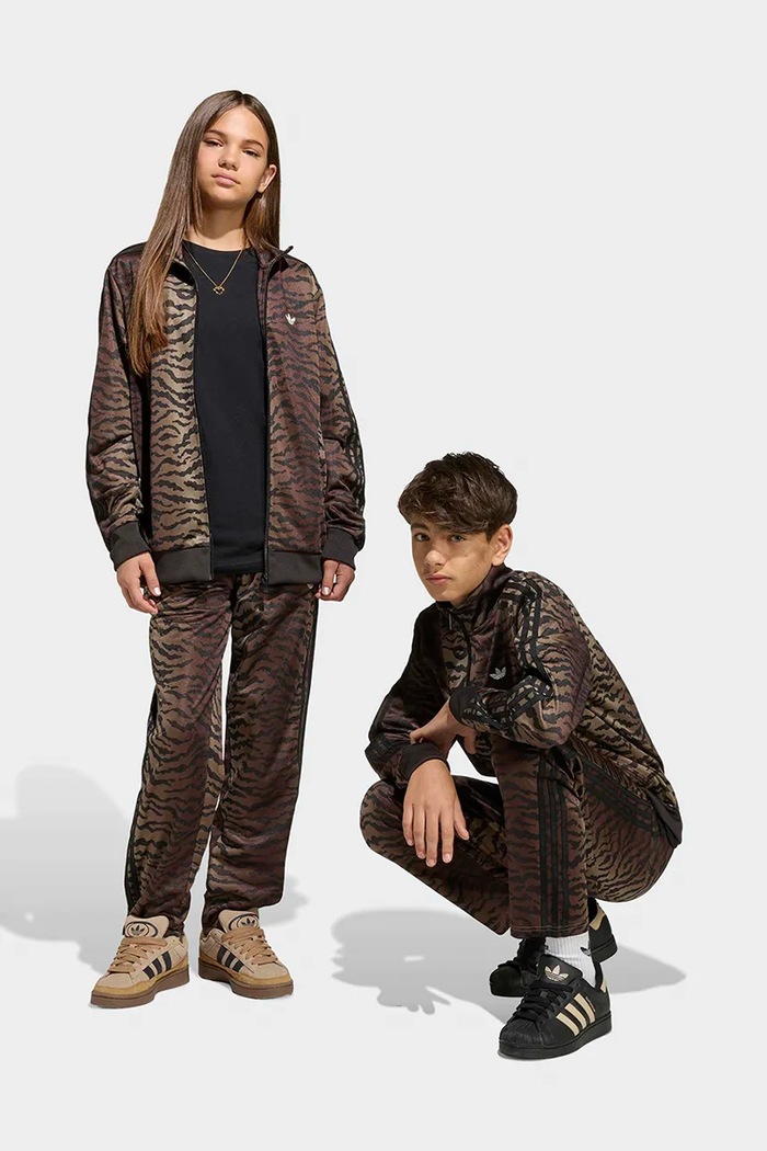 Detské tepláky adidas Originals pletenina hnedá KD3200
