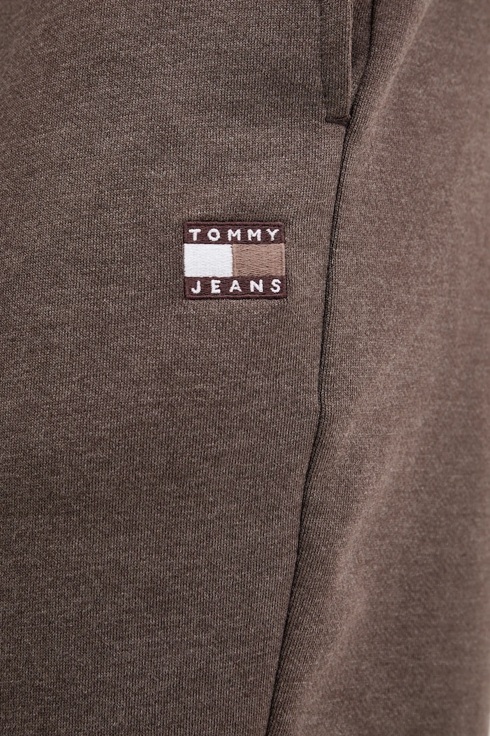 Tommy Jeans melegítőnadrág barna DM0DM22358