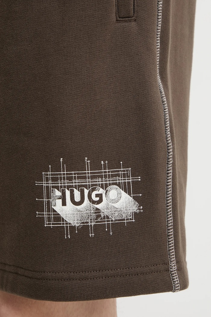Βαμβακερό σορτσάκι Hugo Blue Dubraxo καφέ 50553499