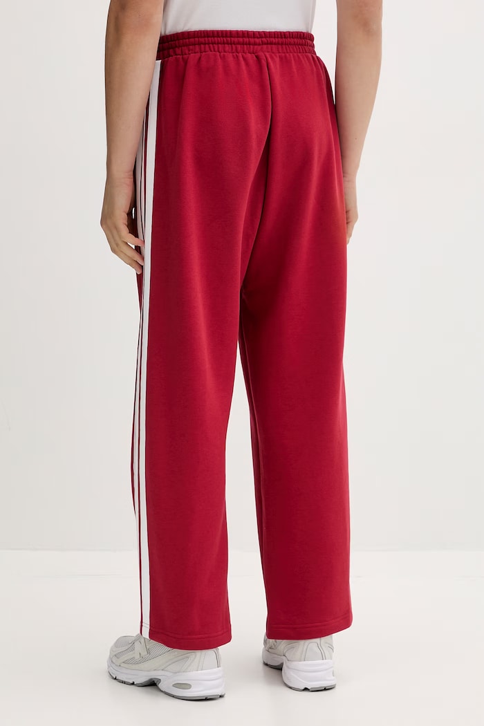 Îmbrăcăminte adidas pantaloni de trening Essentials KB6066 rosu