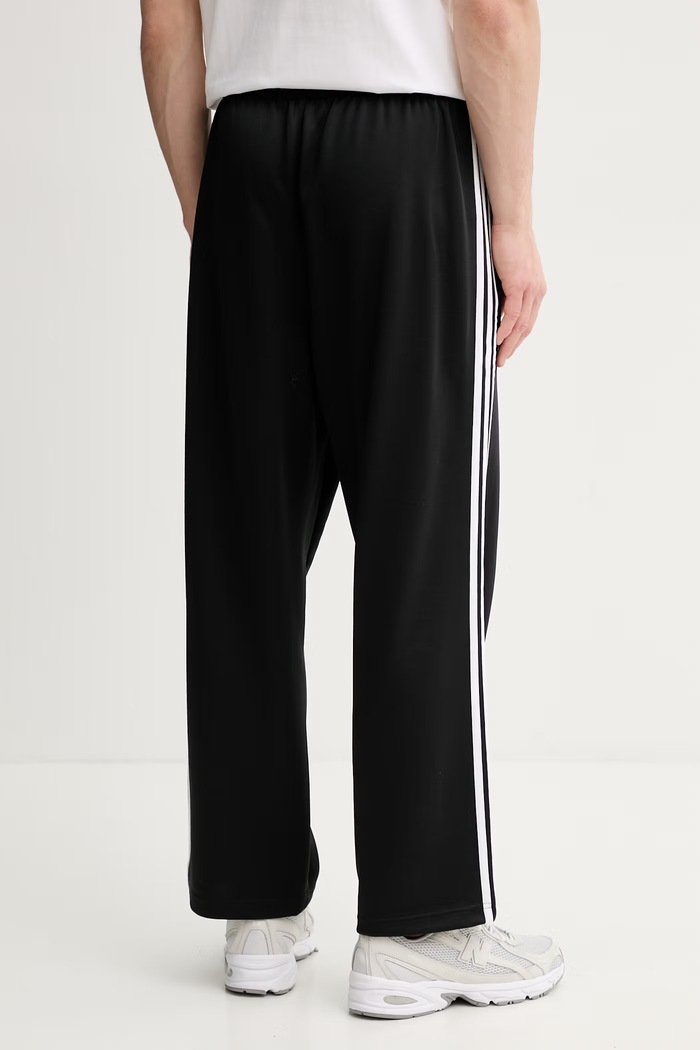 Oblečenie Tepláky adidas Originals KC8534 čierna