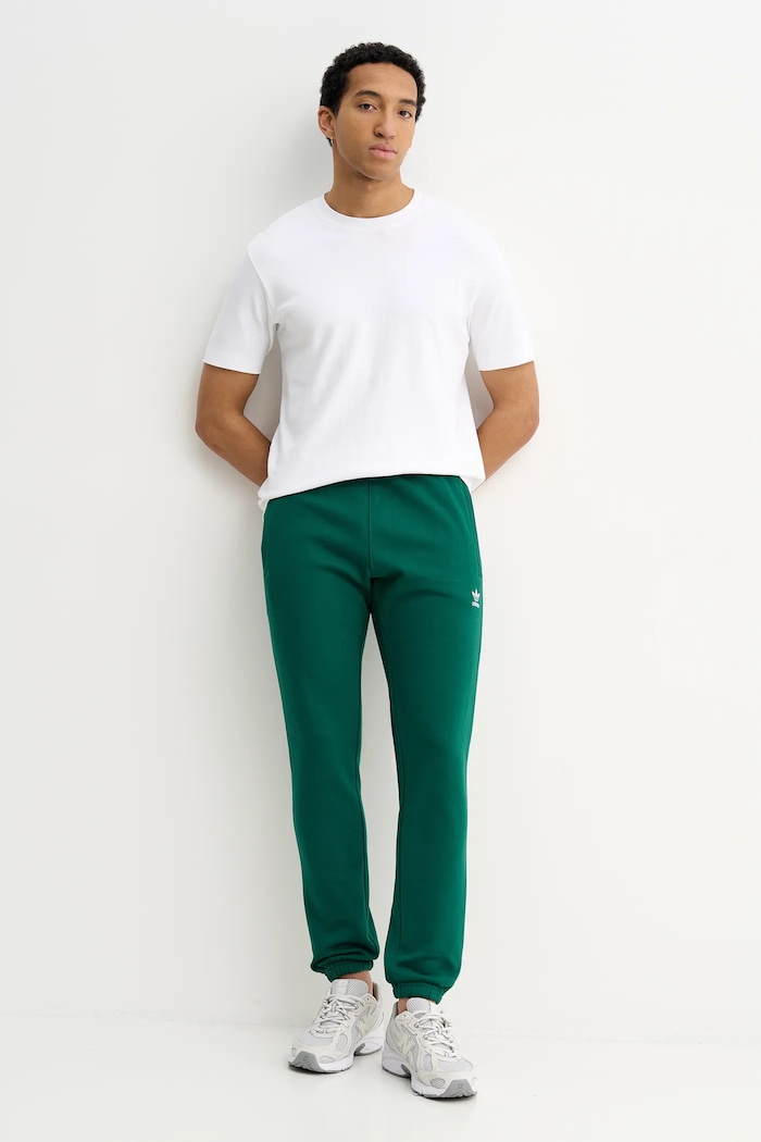 Bavlnené tepláky adidas Originals KD1308 zelená SS26
