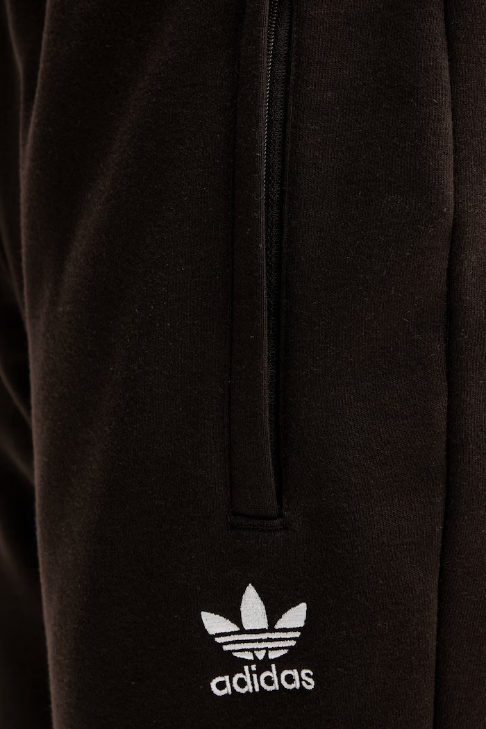 Παντελόνι φόρμας adidas Originals καφέ KE1140