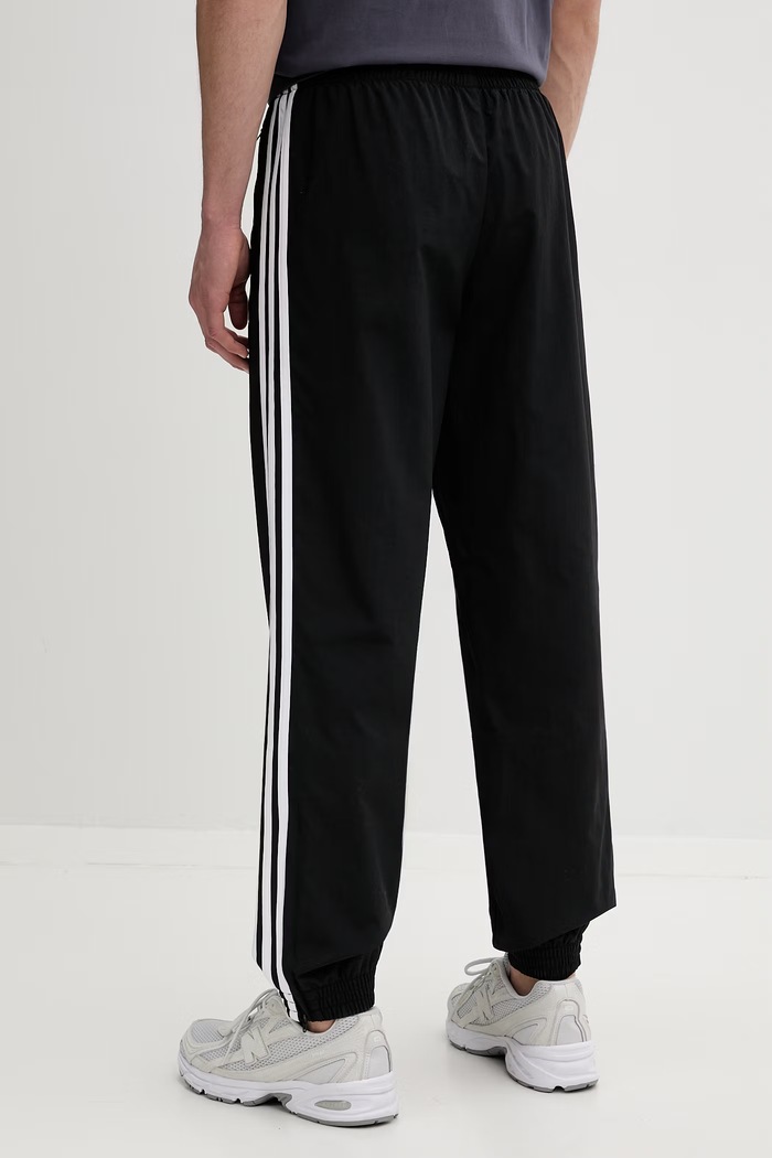 Oblečenie Tepláky adidas Originals Firebird KE1371 čierna