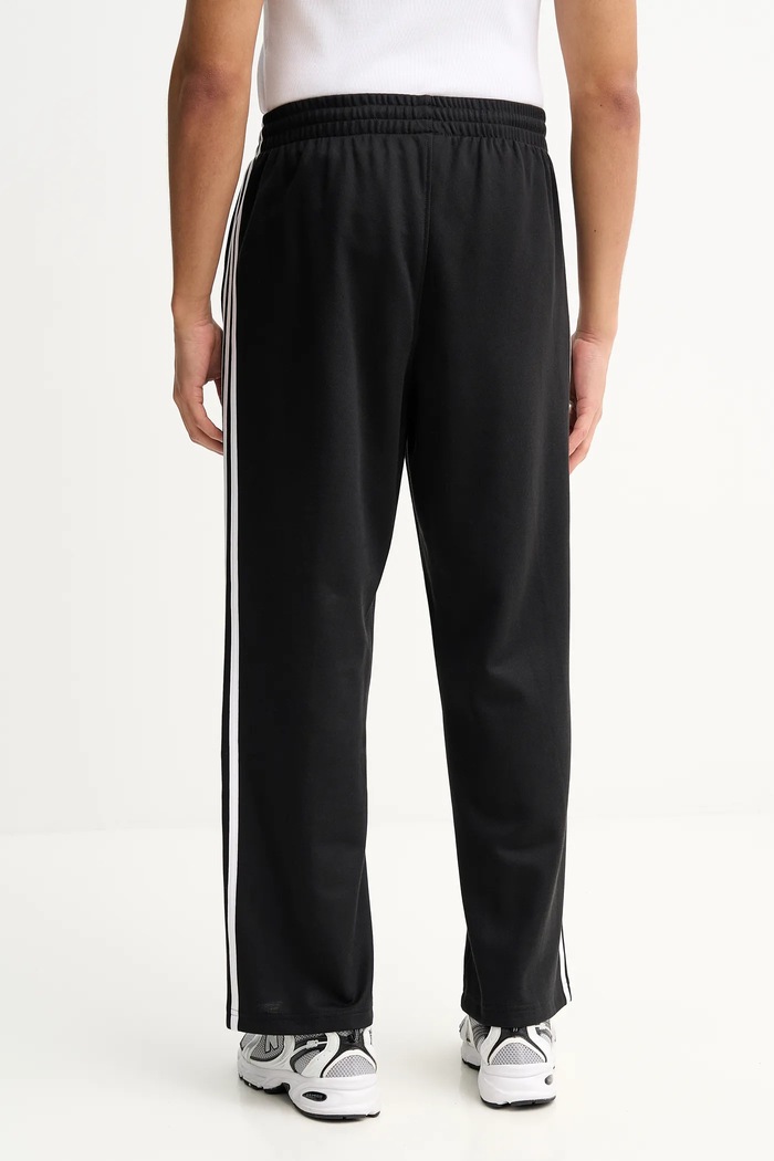 Oblečenie Tepláky adidas Originals KE3501 čierna