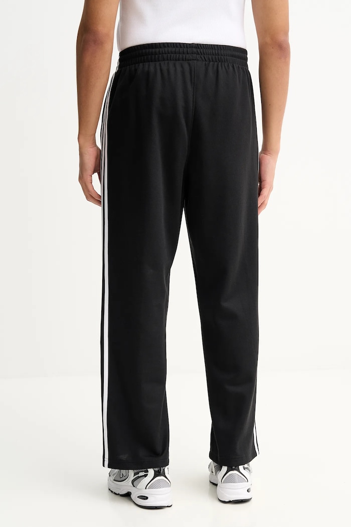 Oblečenie Tepláky adidas Originals KE3501 čierna