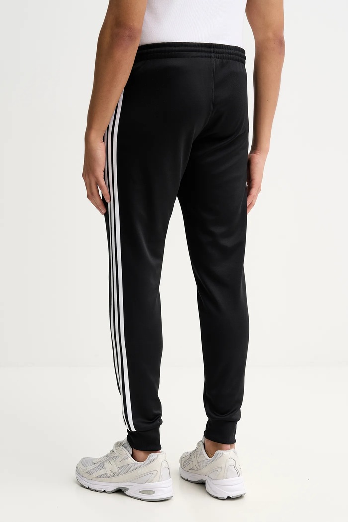 Oblečenie Tepláky adidas Originals KE3517 čierna