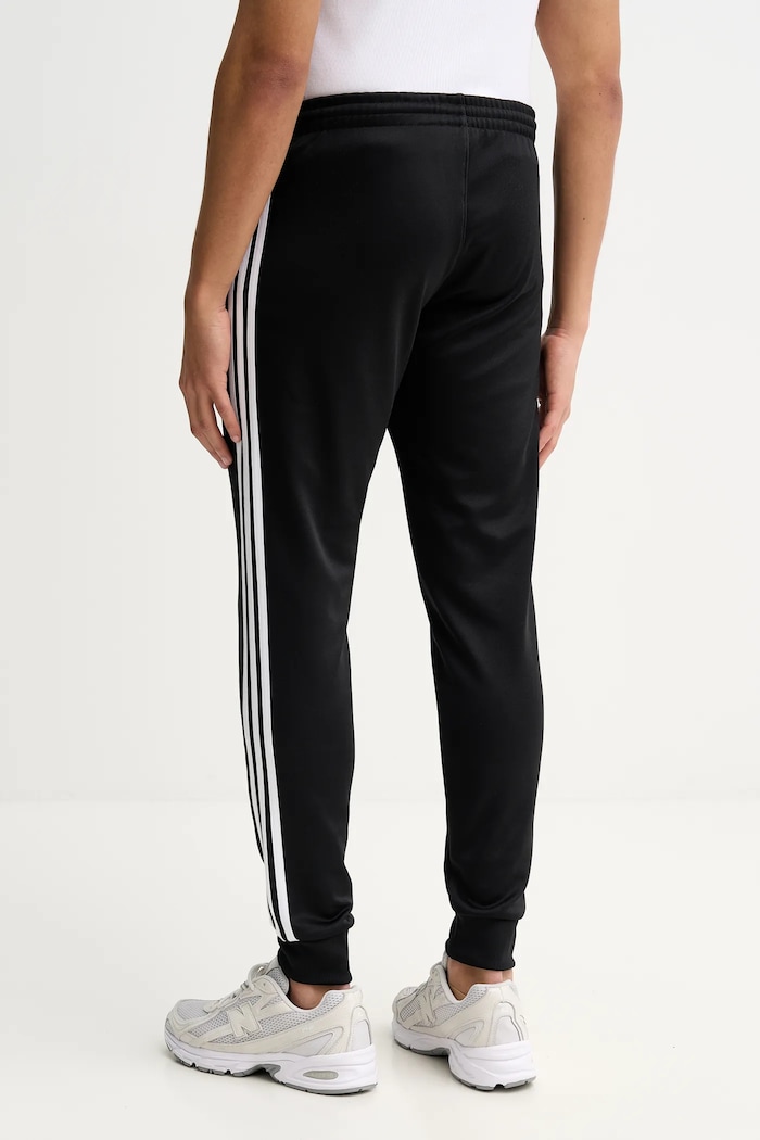 Oblečenie Tepláky adidas Originals KE3517 čierna