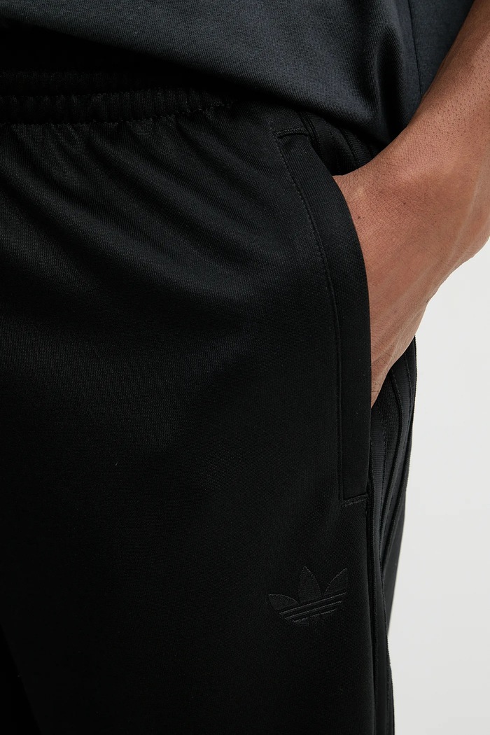 adidas Originals melegítőnadrág fekete KE3522