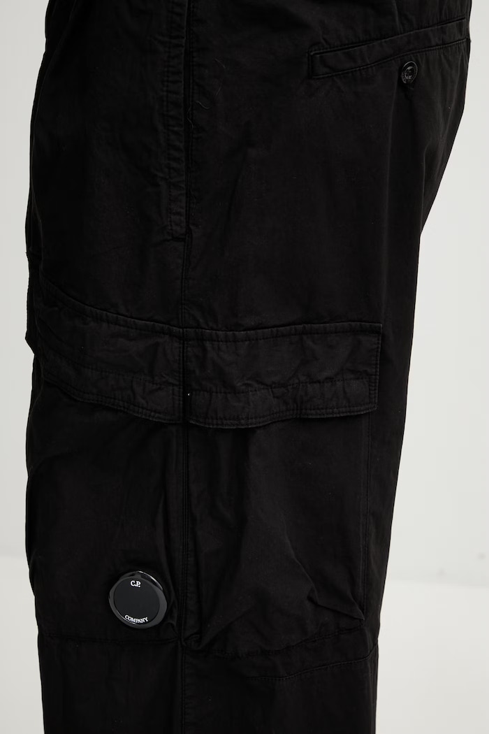 C.P. Company spodnie bawełniane czarny 20CMPA126A110325G